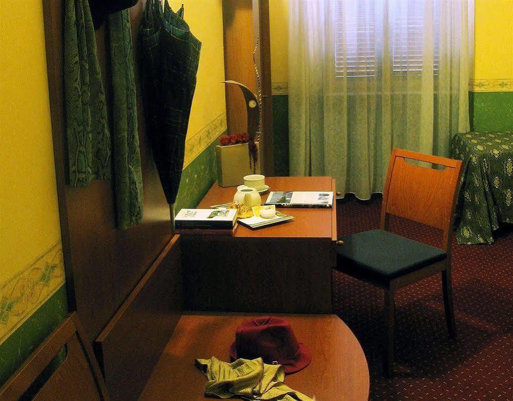 Hotel Continentale Rome Extérieur photo